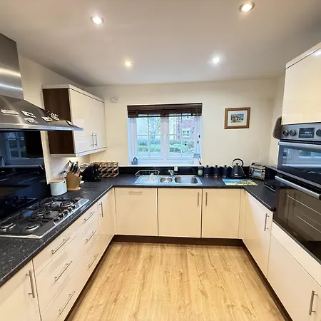 Ace Grace Place - Part Of The The Bay Village With Pool, Gym And Direct Access, Pub, Restaurant, Tennis And Meadows Walks 別荘 ファイリー