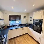 Ace Grace Place - Part Of The The Bay Village With Pool, Gym And Direct Access, Pub, Restaurant, Tennis And Meadows Walks *