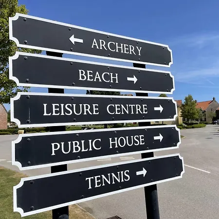 Ace Grace Place - Part Of The The Bay Village With Pool, Gym And Direct Access, Pub, Restaurant, Tennis And Meadows Walks בית נופש