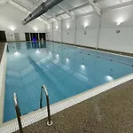 Ace Grace Place - Part Of The The Bay Village With Pool, Gym And Direct Access, Pub, Restaurant, Tennis And Meadows Walks 펜션