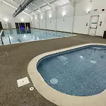 Ace Grace Place - Part Of The The Bay Village With Pool, Gym And Direct Access, Pub, Restaurant, Tennis And Meadows Walks *