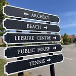 Ace Grace Place - Part Of The The Bay Village With Pool, Gym And Direct Access, Pub, Restaurant, Tennis And Meadows Walks 펜션