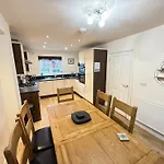 Ace Grace Place - Part Of The The Bay Village With Pool, Gym And Direct Access, Pub, Restaurant, Tennis And Meadows Walks * 파일리