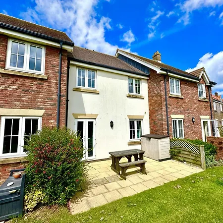 Ace Grace Place - Part Of The The Bay Village With Pool, Gym And Direct Access, Pub, Restaurant, Tennis And Meadows Walks 펜션 *