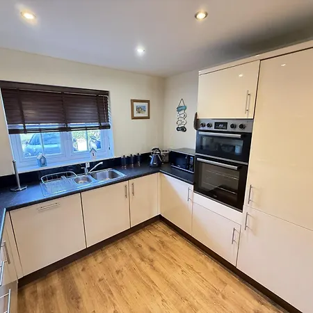 Ace Grace Place - Part Of The The Bay Village With Pool, Gym And Direct Access, Pub, Restaurant, Tennis And Meadows Walks Holiday home Filey